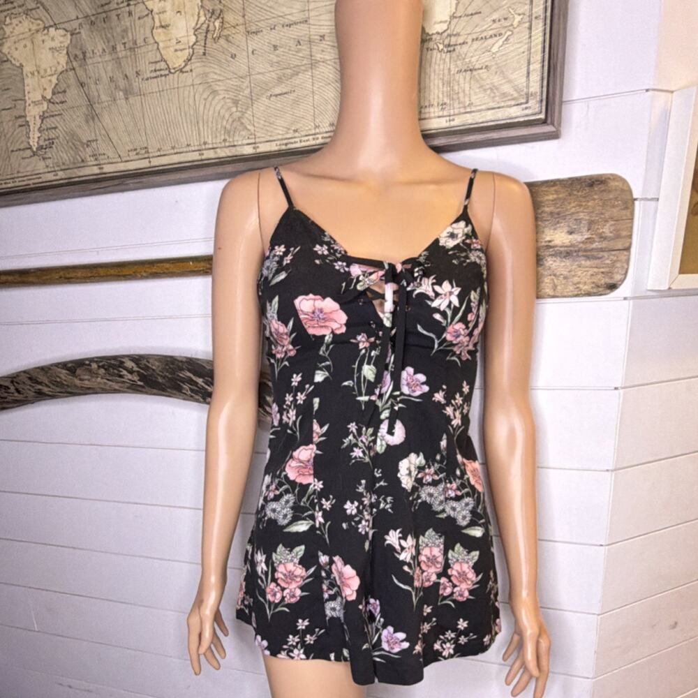 FOREVER 21 Floral V-Neck Sleeveless Romper Black Tie Accent Zip S
